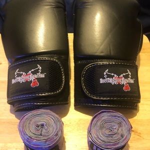 Ilovekickboxing boxing gloves and hand wraps